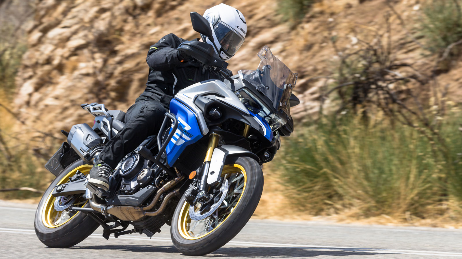 Η Voge, έχοντας να ανταποκριθεί στο όριο ισχύος της κατηγορίας Α2, προχώρησε σε ουσιαστικές αλλαγές στον δικύλινδρο σε σειρά κινητήρα.