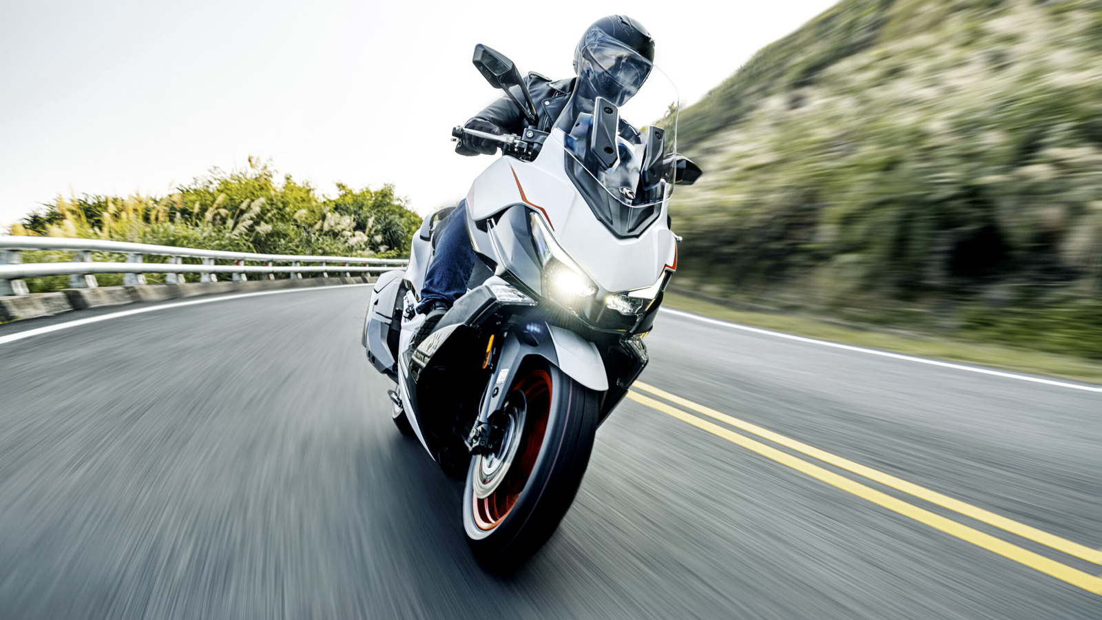 Kymco Xciting VS 400: Με TCS, ABS, Κeyless σύστημα και εμφάνιση μοτοσυκλέτας   