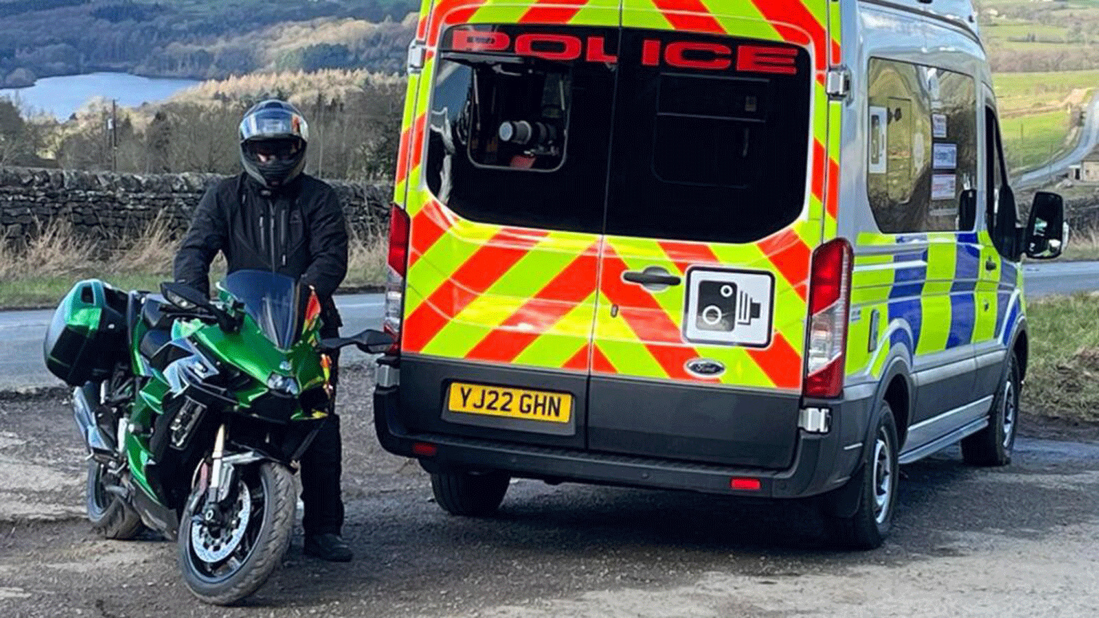 Αστυνομία Αγγλίας: Με Kawasaki Ninja H2 SX 200 ίππων οι καταδιώξεις