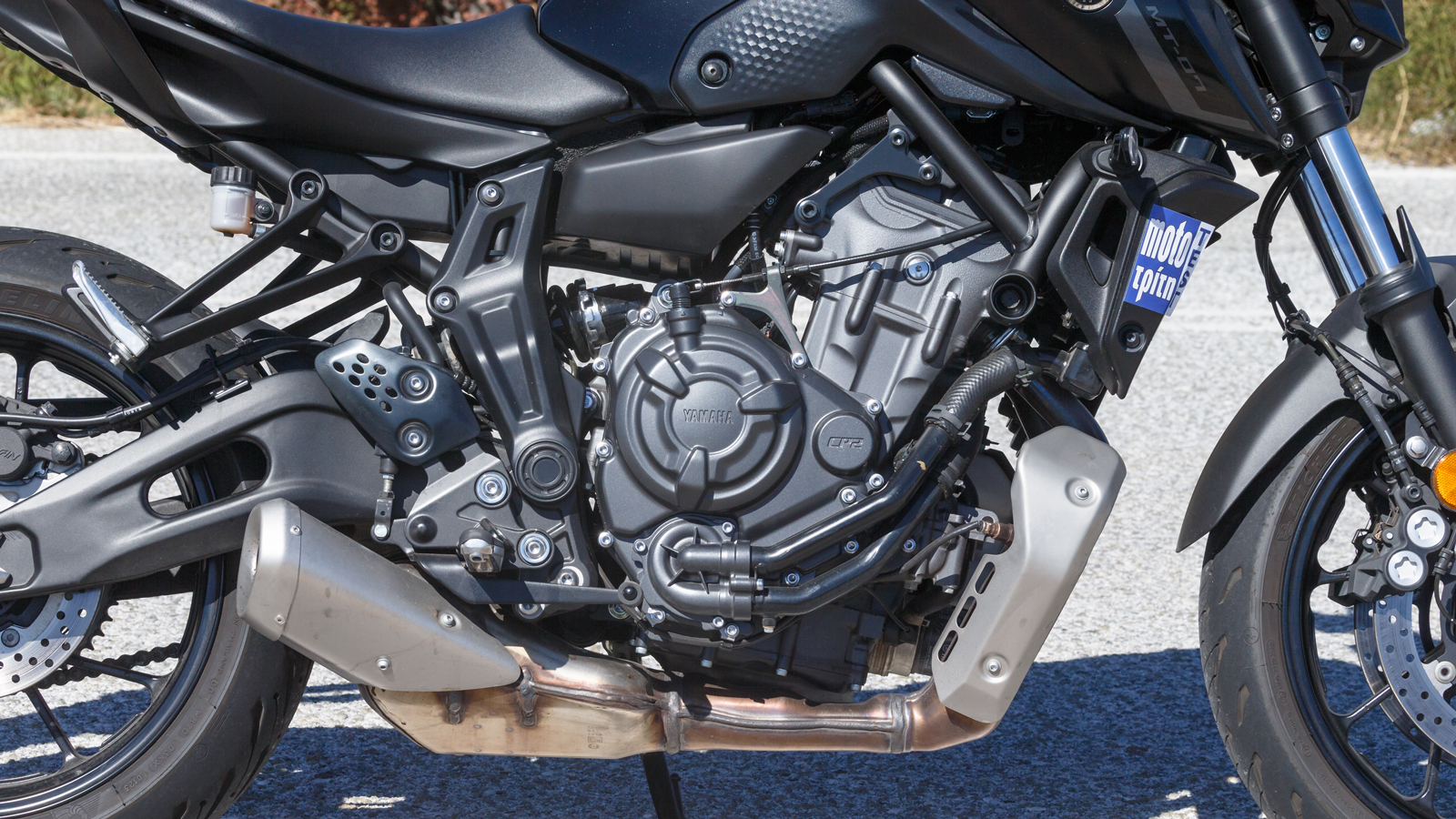 Ο χειμώνας έρχεται, η μοτοσυκλέτα μπαίνει στο γκαράζ και πολλοί αναβάτες κάνουν το ίδιο λάθος: την αποθηκεύουν χωρίς να αλλάξουν λάδια. Στην αρχή της 