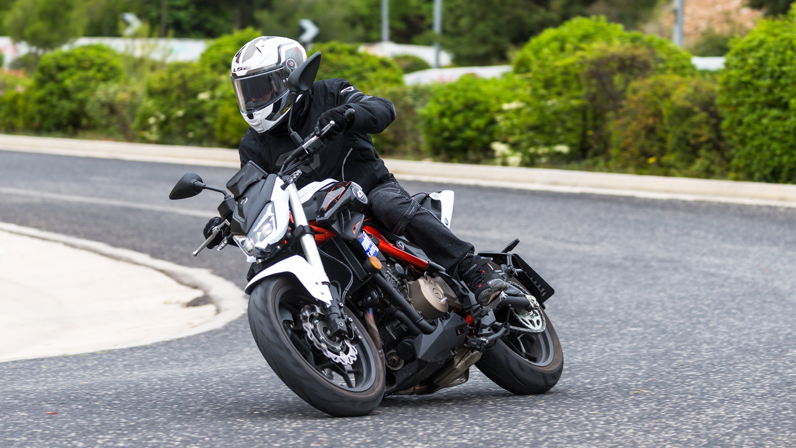 QJMOTOR SRK 400 - Test