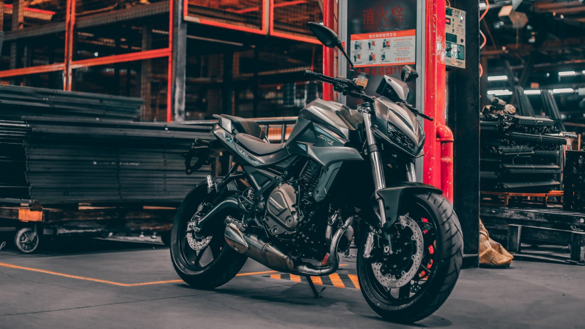 Νέος τιμοκατάλογος QJMOTOR: 1000 ευρώ φθηνότερο το SKR 700