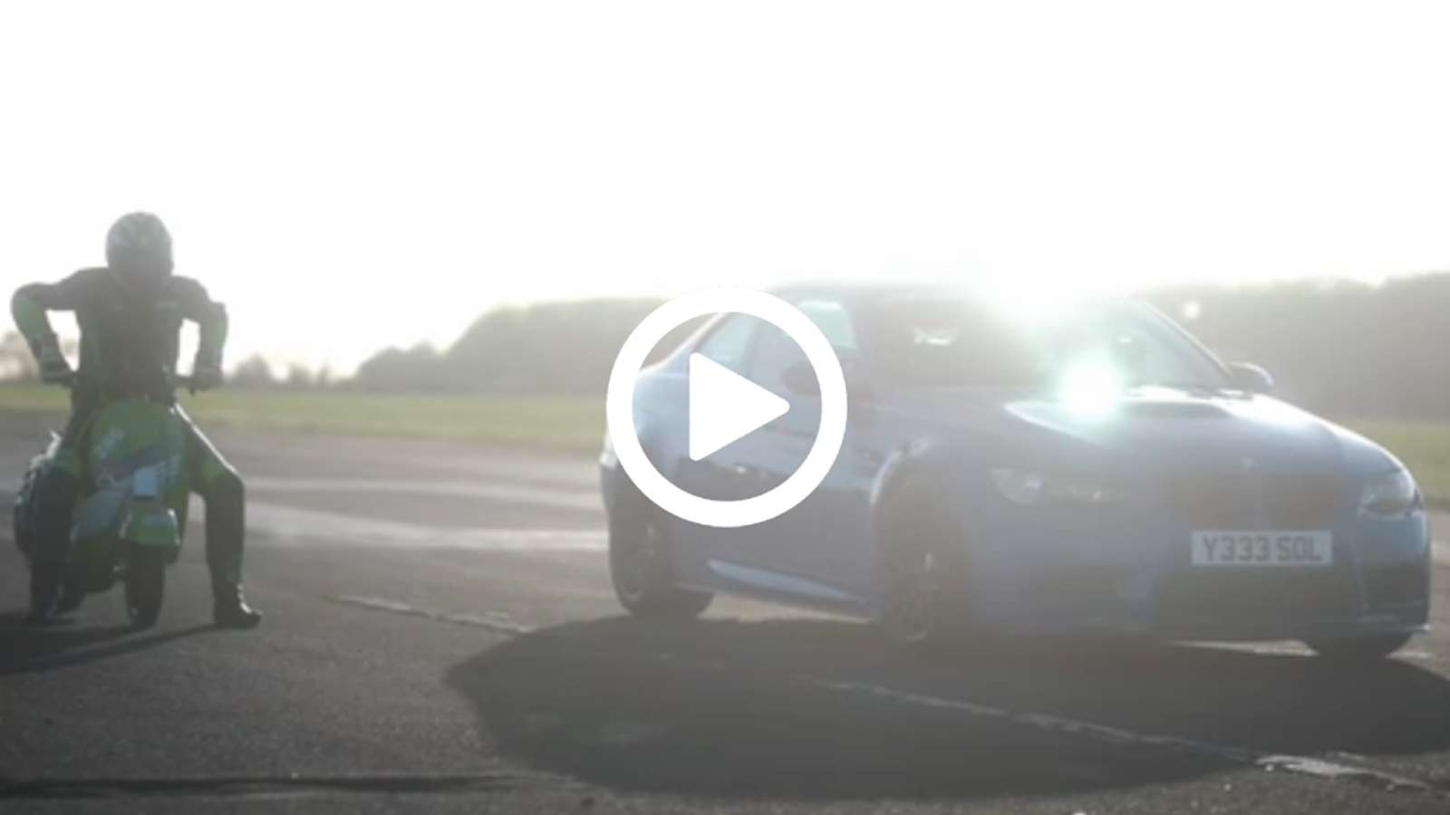 VIDEO: Πειραγμένη Vespa κοντράρει BMW M3