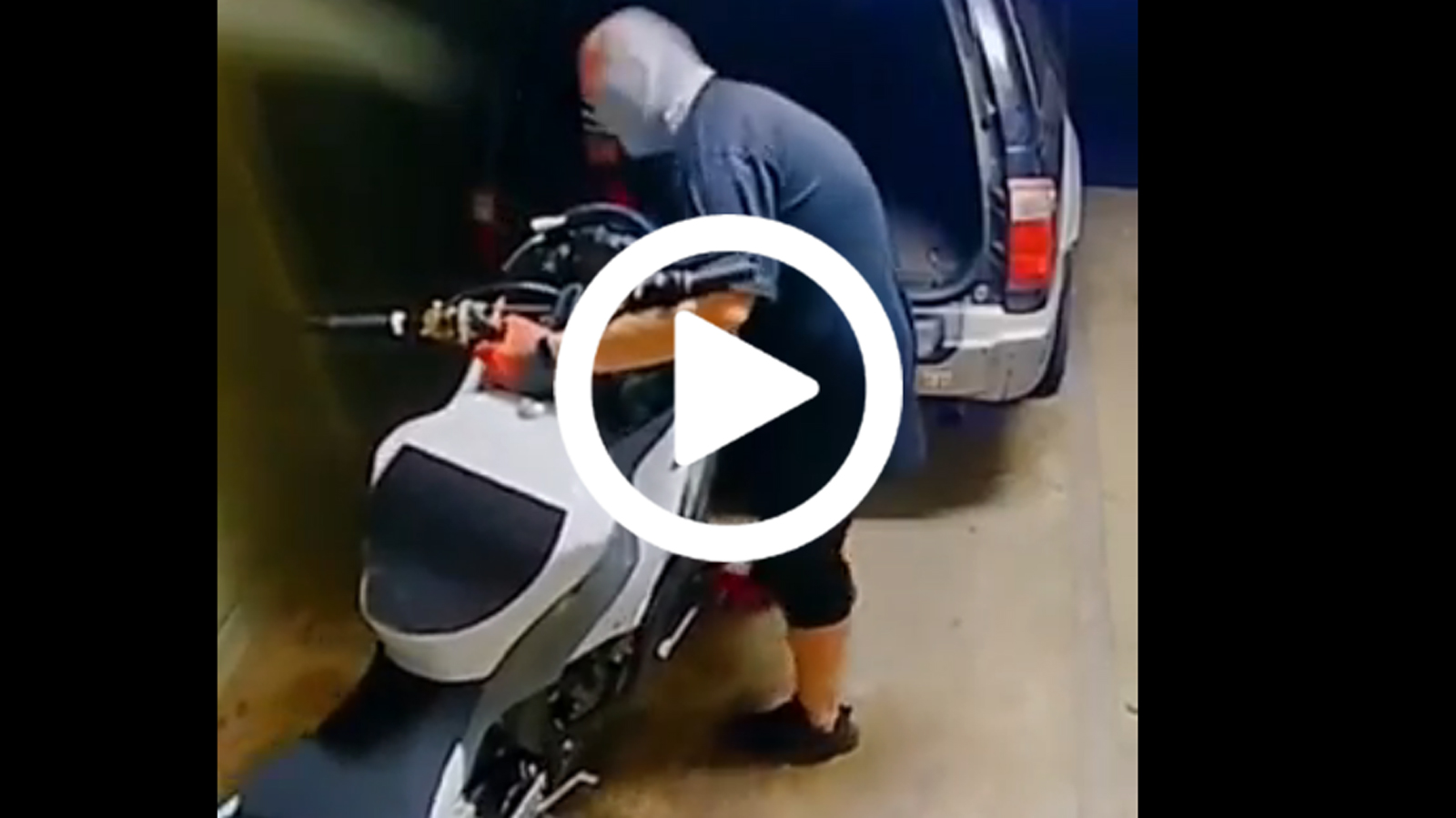 VIDEO: Μπήκαν να κλέψουν, αλλά απέδειξαν ότι είναι στόκοι