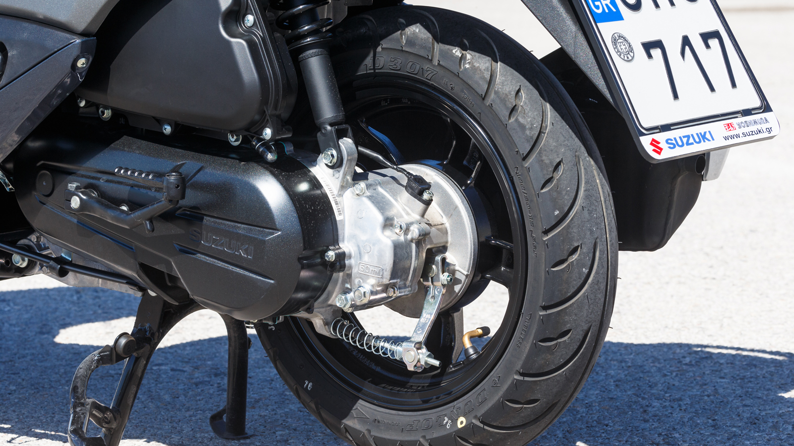 Δίσκος 190 χιλιοστών μπροστά και ταμπούρο 130 χιλιοστών πίσω.