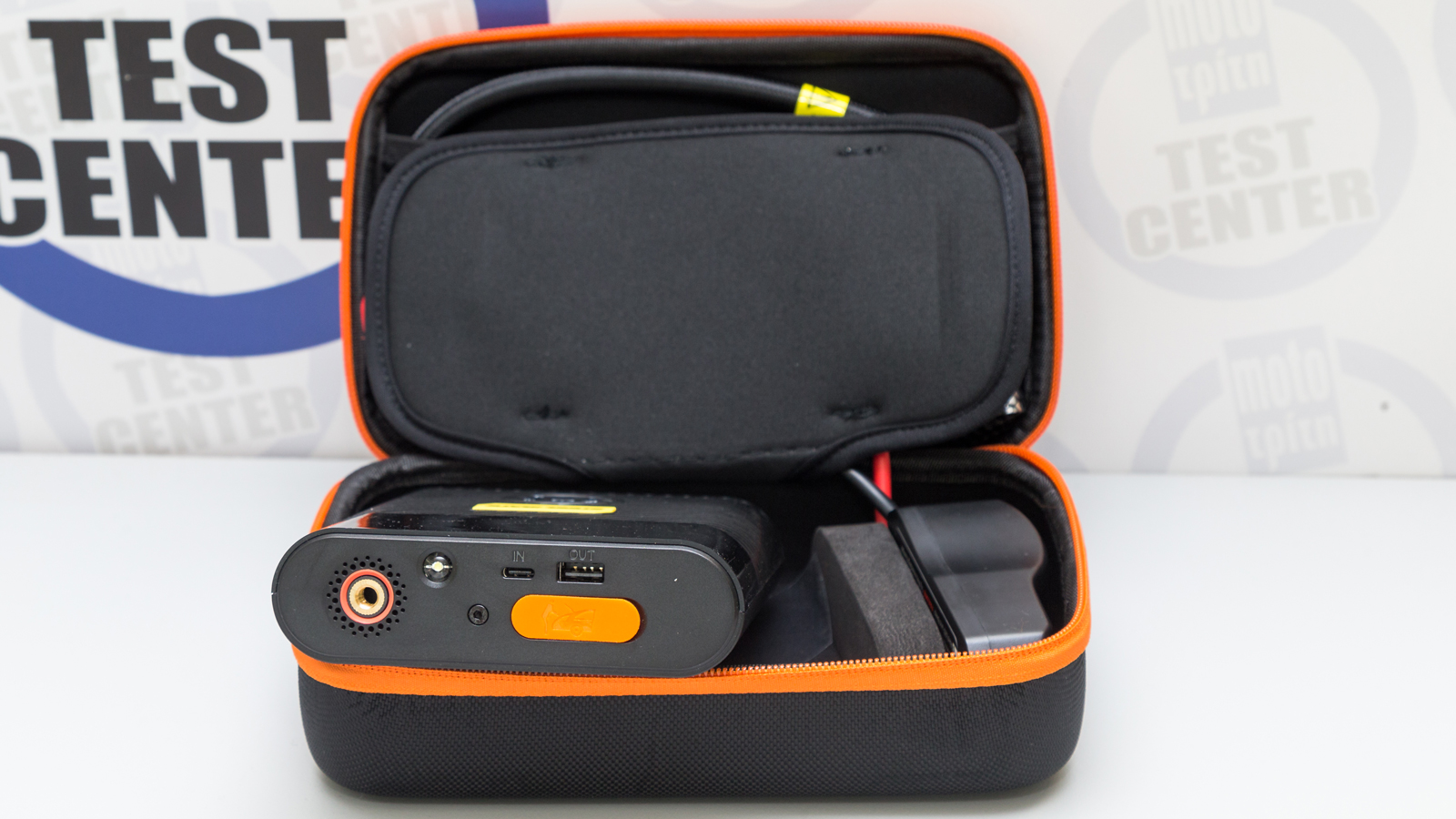 Steelmate SP1: Εκκινητής μπαταρίας, τρόμπα και φακός όλα σε ένα