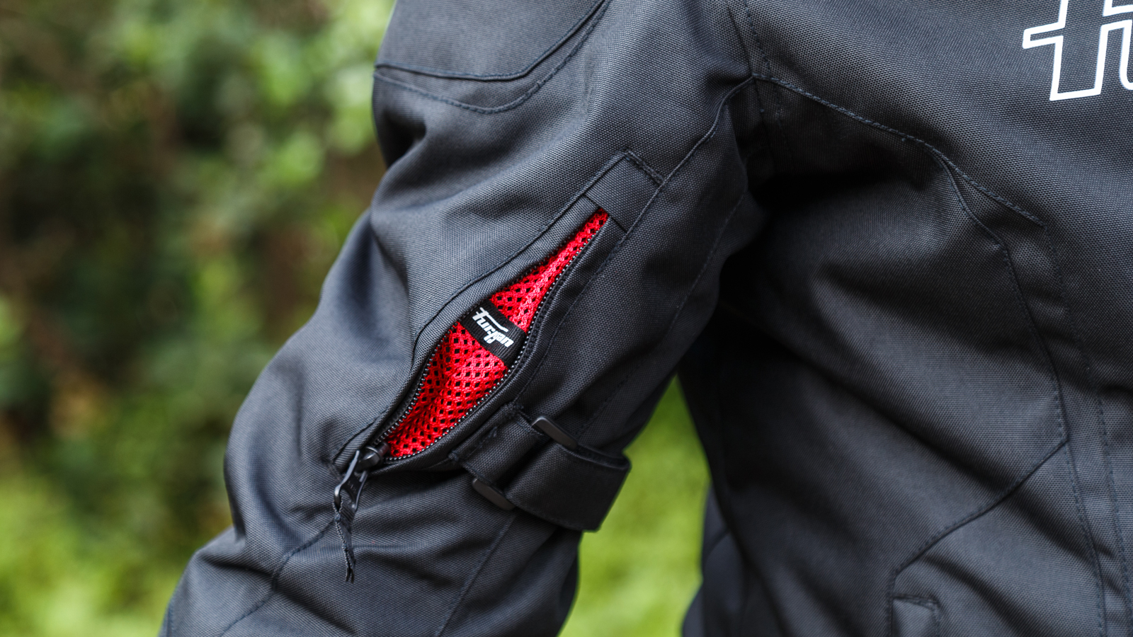 Test Furygan Yori: Διακριτικά σπορ και 3 εποχών