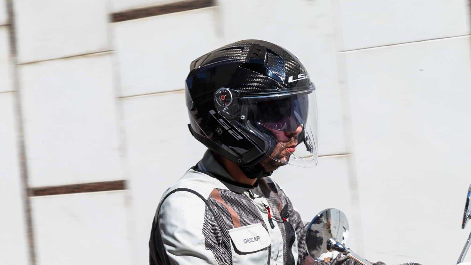 Test LS2 Infinity II Carbon: Το μοναδικό ανθρακονημάτινο jet με 4 κελύφη