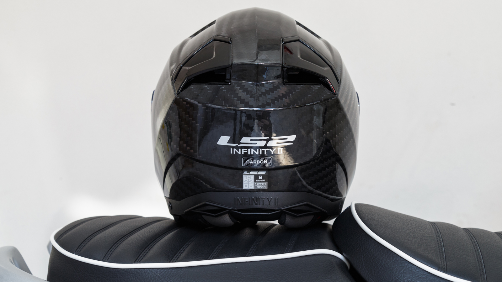 Test LS2 Infinity II Carbon: Το μοναδικό ανθρακονημάτινο jet με 4 κελύφη