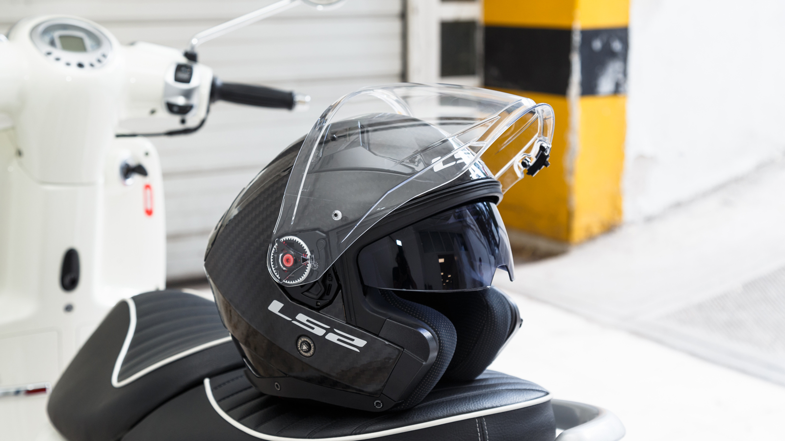 Test LS2 Infinity II Carbon: Το μοναδικό ανθρακονημάτινο jet με 4 κελύφη