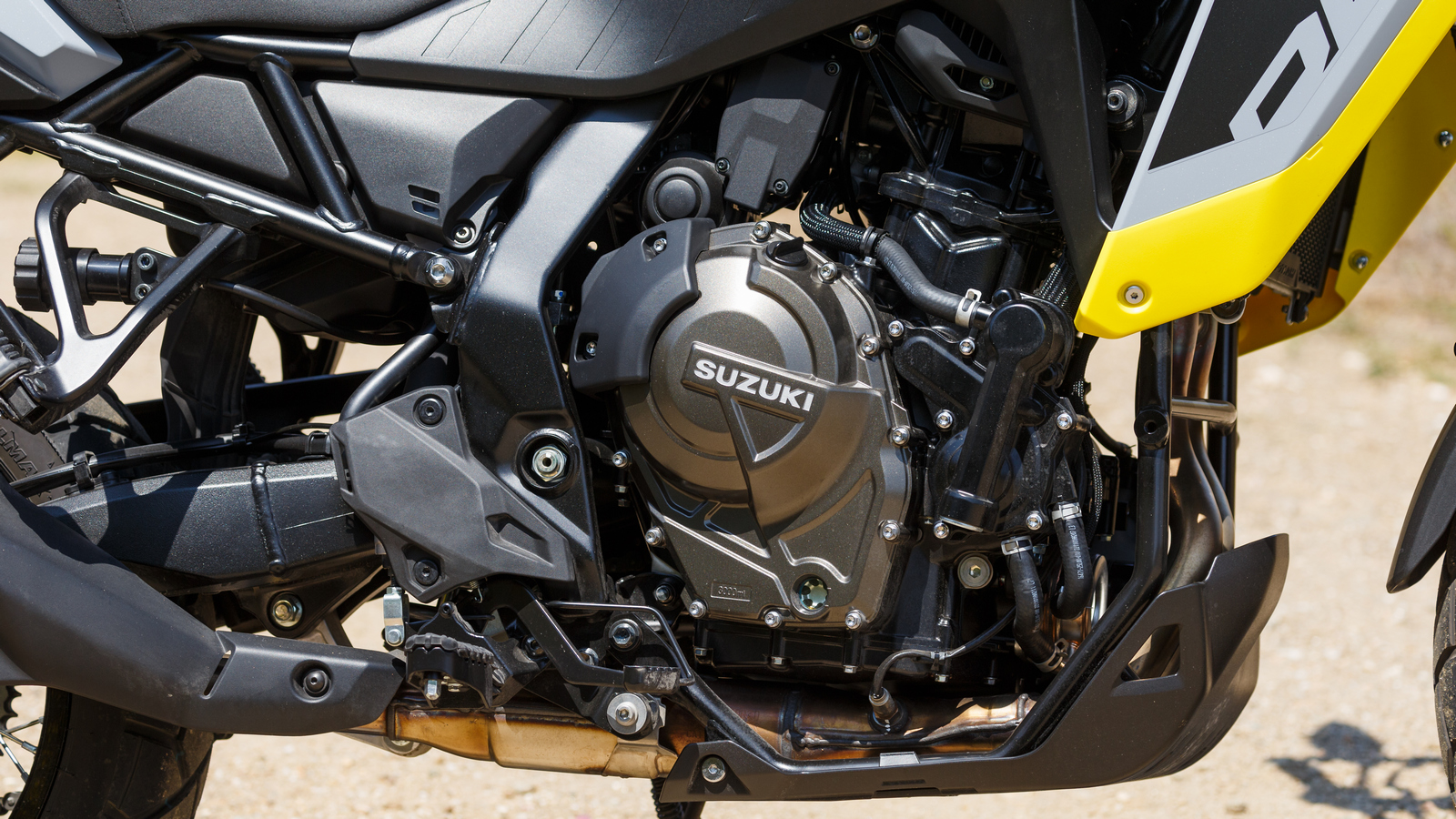 Στην έκδοση DE αποδίδει 83 ίππους στις 8.500 σ.α.λ. και 78 Nm ροπής στις 6.800, τιμή που τον κατατάσσει δεύτερο ισχυρότερο σε ροπή κινητήρα της κατηγο