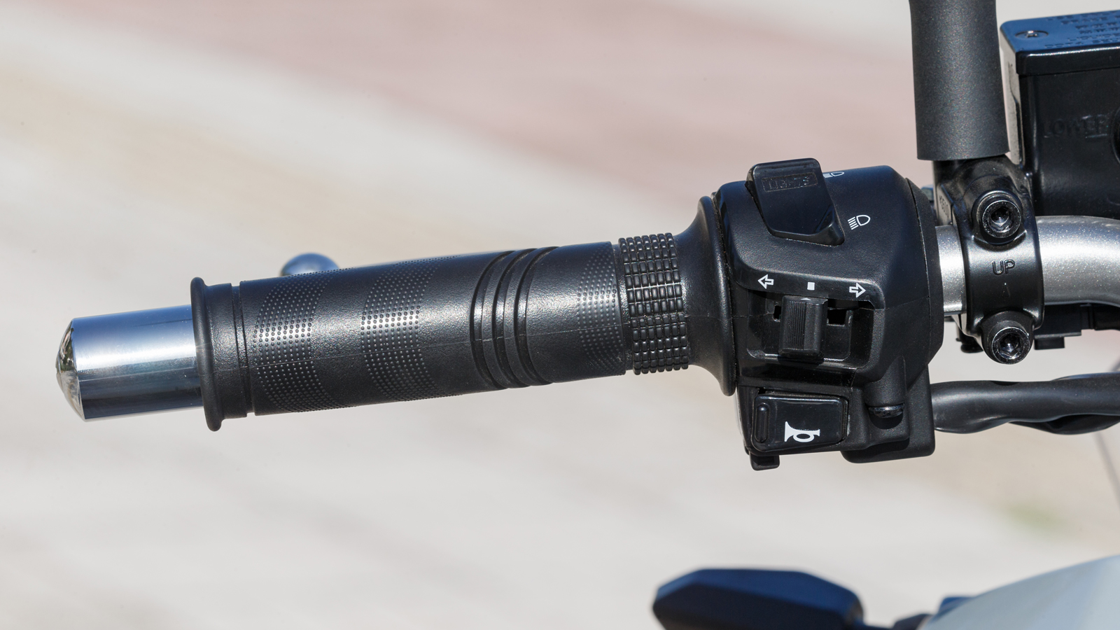 Αριστερή χειρολαβή SYM ADX 125.