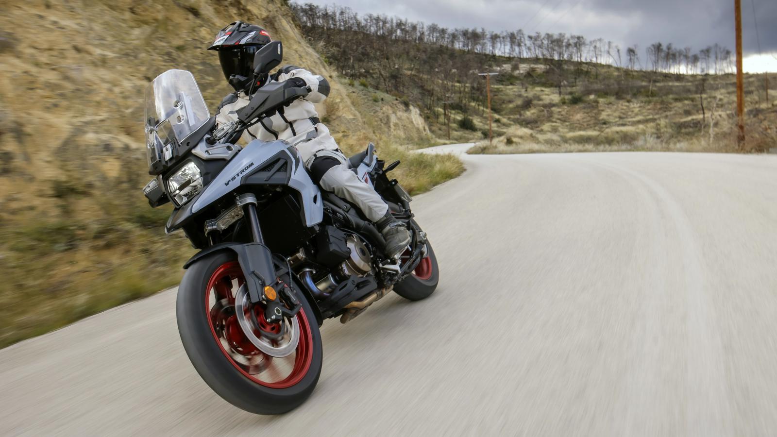 Suzuki V-Strom 1050 / 1050 DE: Οδηγούμε στο Λουτράκι