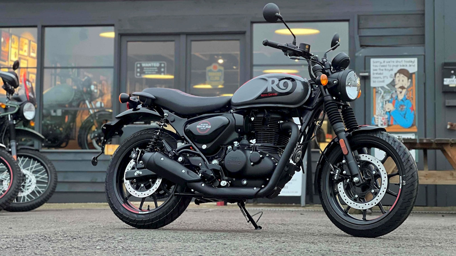 Η HNTR 350 δεν απευθύνεται μόνο στους έμπειρους. Με ύψος σέλας μόλις 790 χιλιοστά και εξαιρετική εργονομία, ταιριάζει σε όλους, ανεξάρτητα από σωματότ