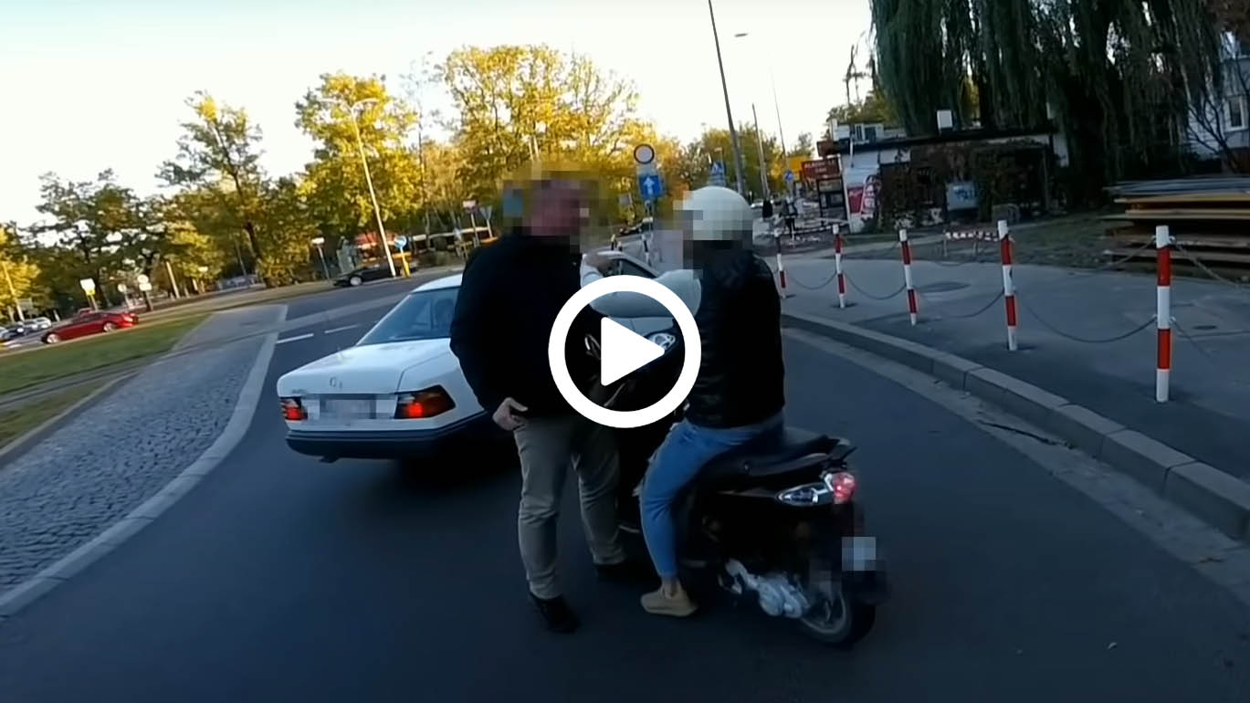 VIDEO: Παραλίγο να τους σκοτώσει και εκνευρίστηκε που του κόρναραν