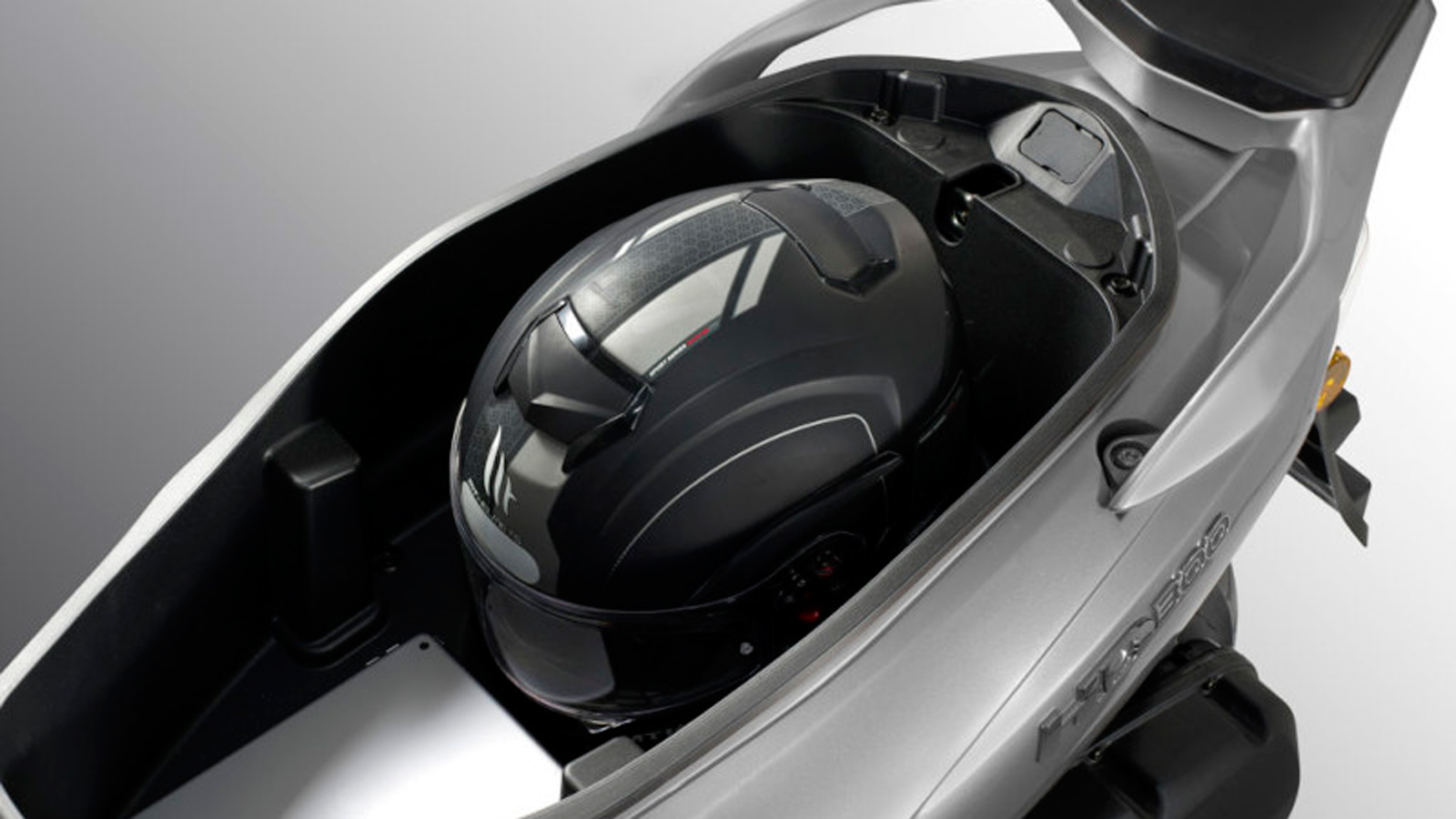 Sym HD 300: Αξιόπιστος Κινητήρας F4 & 16 ιντσών τροχοί  