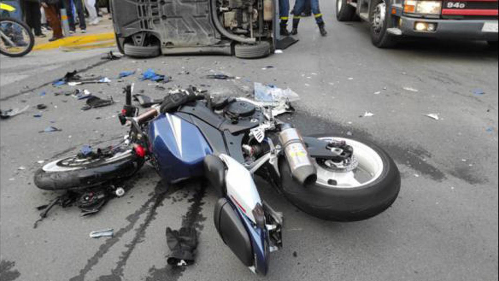 Τραγικό: Τροχαίο μοτοσυκλέτας με smart με τον αναβάτη να ανασύρεται νεκρός στον `Αλιμο