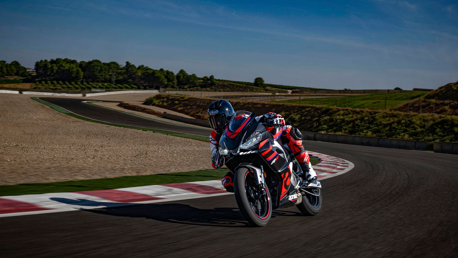 Καλοκαιρινές Προσφορές και Προνόμια σε Aprilia και Moto Guzzi