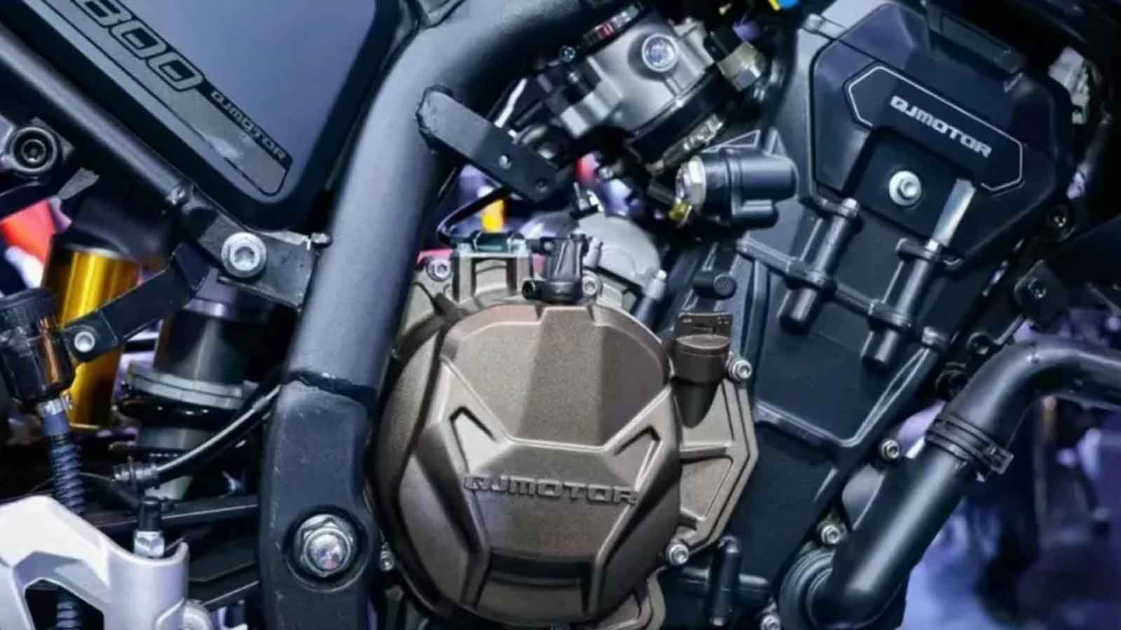 QJMOTOR SRT 800 RX: Ψηλή, ελαφριά και με γκάζια