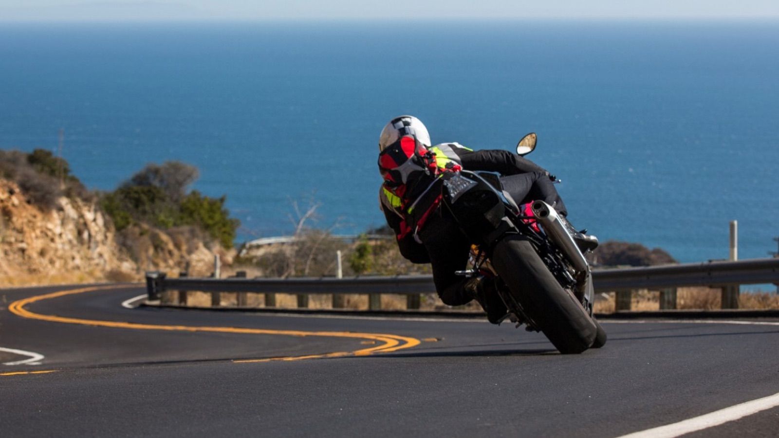 Η Αυστρία δείχνει το δρόμο: Κυκλικά σημάδια σε στροφές για μείωση ατυχημάτων