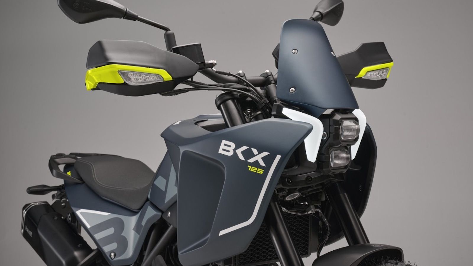 Βenelli BKX 125 (S): Adventure και Supermoto για νέους αστικούς αναβάτες