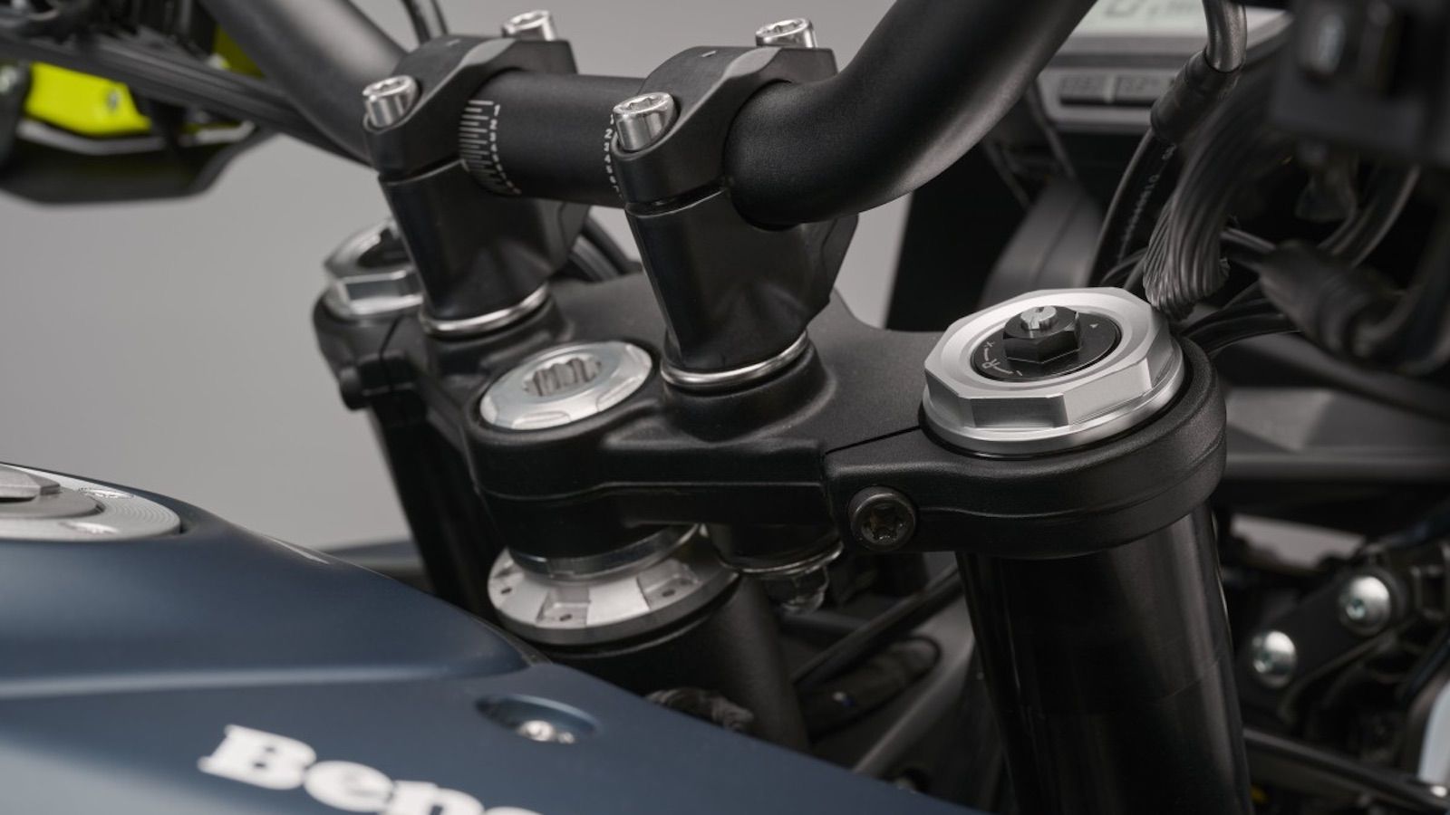 Βenelli BKX 125 (S): Adventure και Supermoto για νέους αστικούς αναβάτες