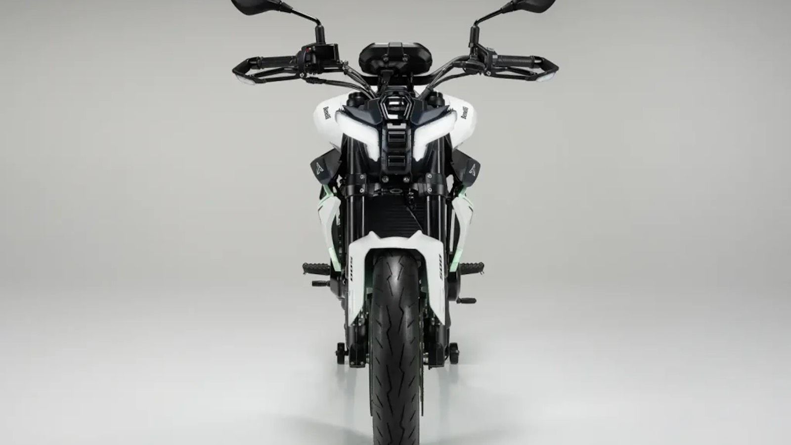 Benelli Tornado Naked Twin 500: Πιο ιταλική με 48 ίππους και Pirelli Diablo Rosso