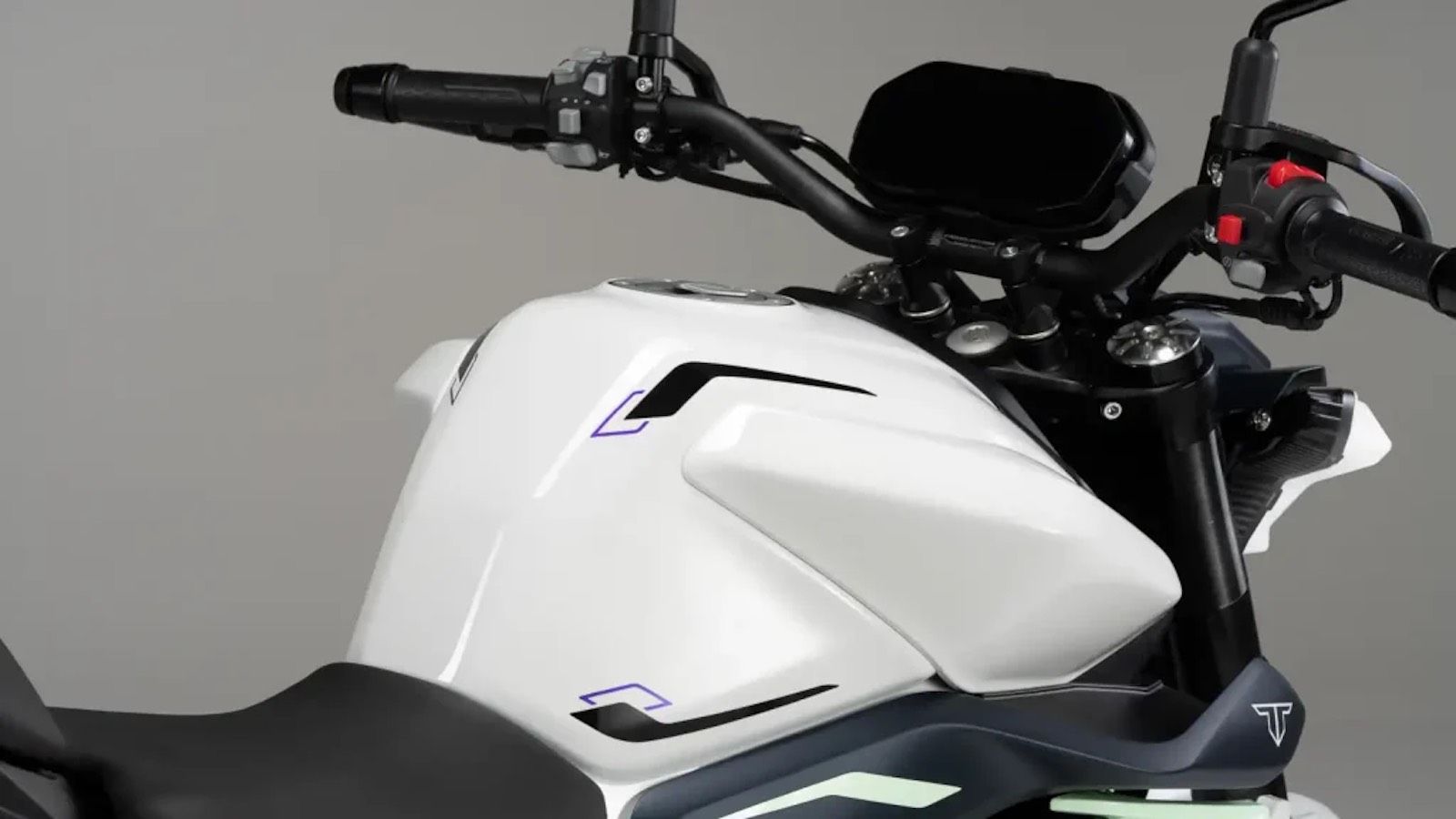 Benelli Tornado Naked Twin 500: Πιο ιταλική με 48 ίππους και Pirelli Diablo Rosso