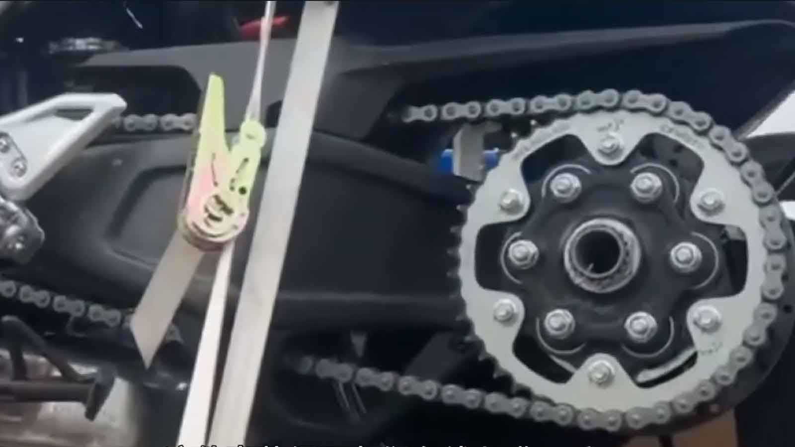 CFMoto 750SR με τετρακύλινδρο εν σειρά κινητήρα