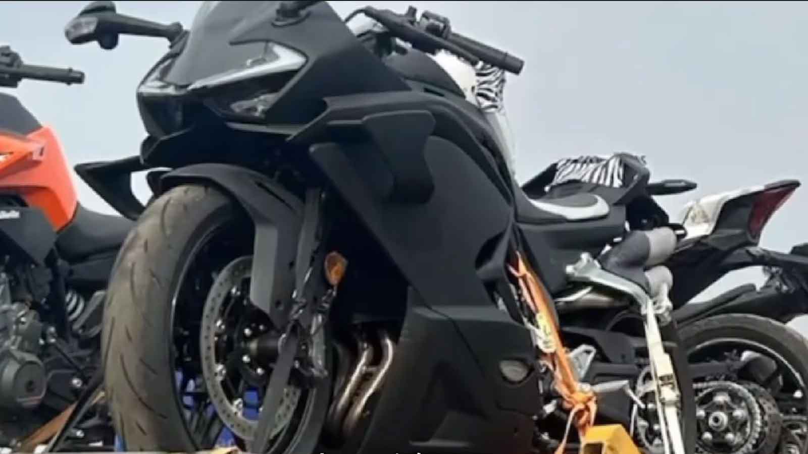 CFMoto 750SR με τετρακύλινδρο εν σειρά κινητήρα