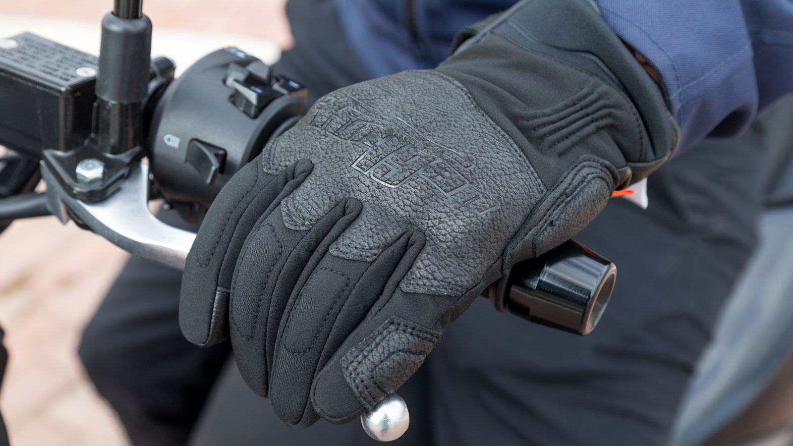 Test γάντια Furygan Charly: Δερμάτινο & ελαφρύ γάντι με D30 προστασία