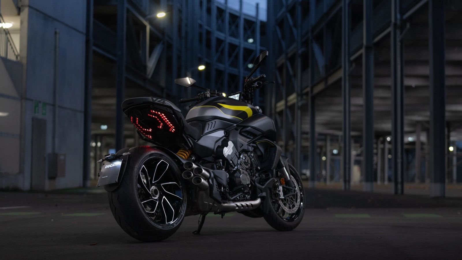 Ducati Diavel V4 «Black Roadster»: Ακόμα σκοτεινότερη, ακόμα εντυπωσιάζει