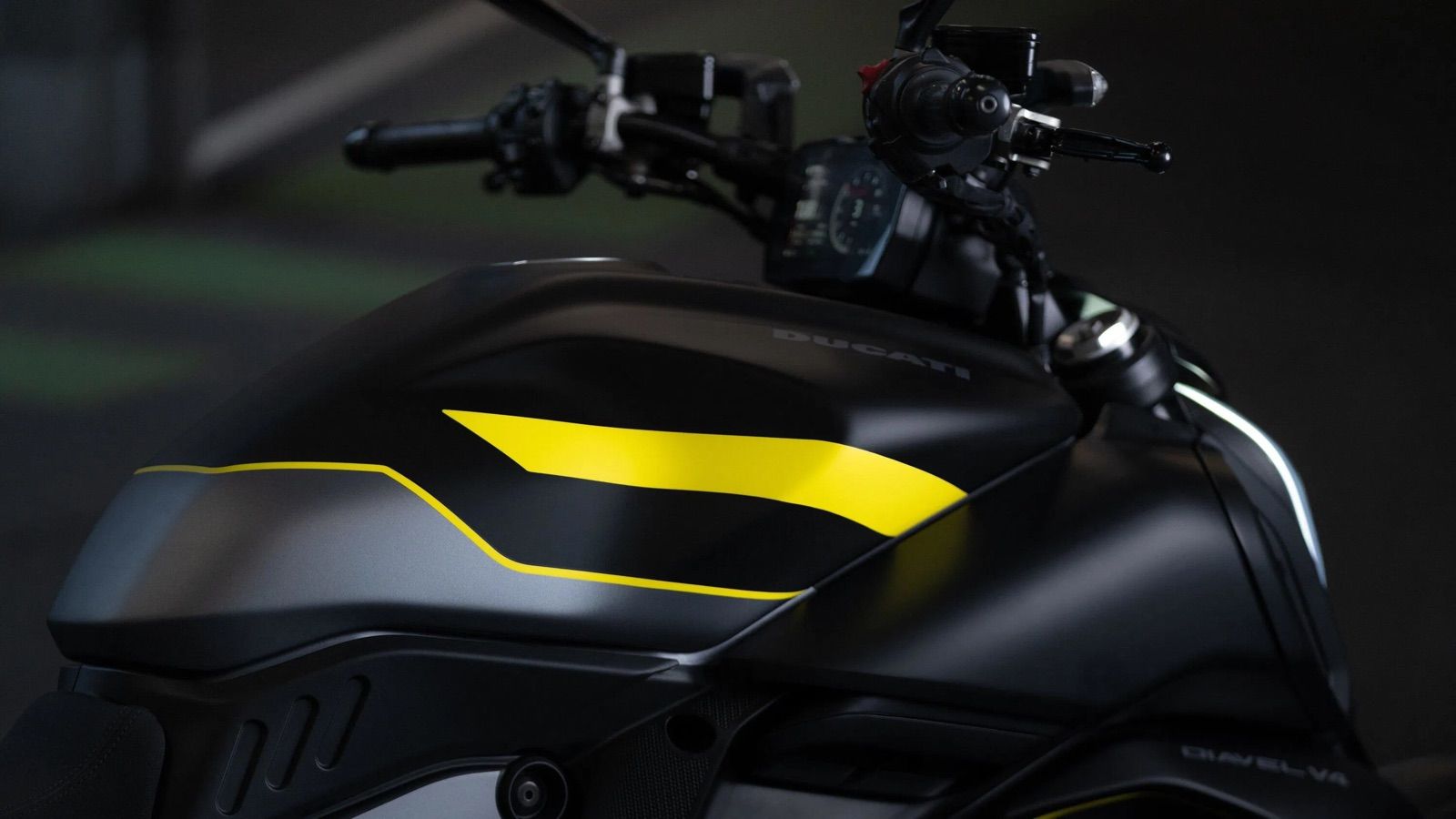 Ducati Diavel V4 «Black Roadster»: Ακόμα σκοτεινότερη, ακόμα εντυπωσιάζει