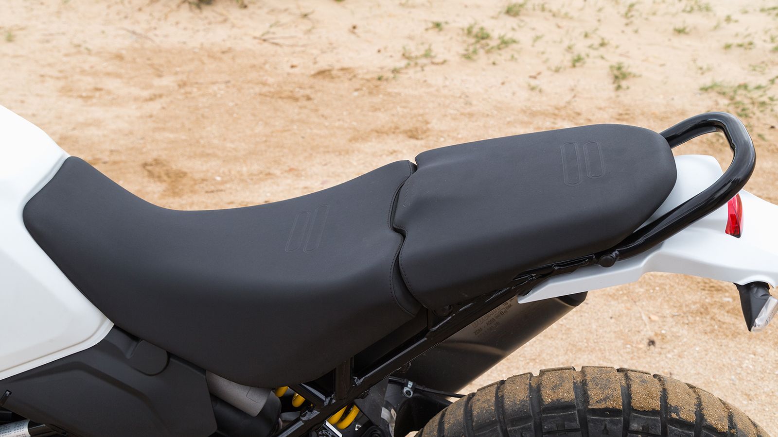 Ducati Desert-X: Ο νέος L2 βάζει «φωτιά» στη διασκέδαση με 110 ίππους