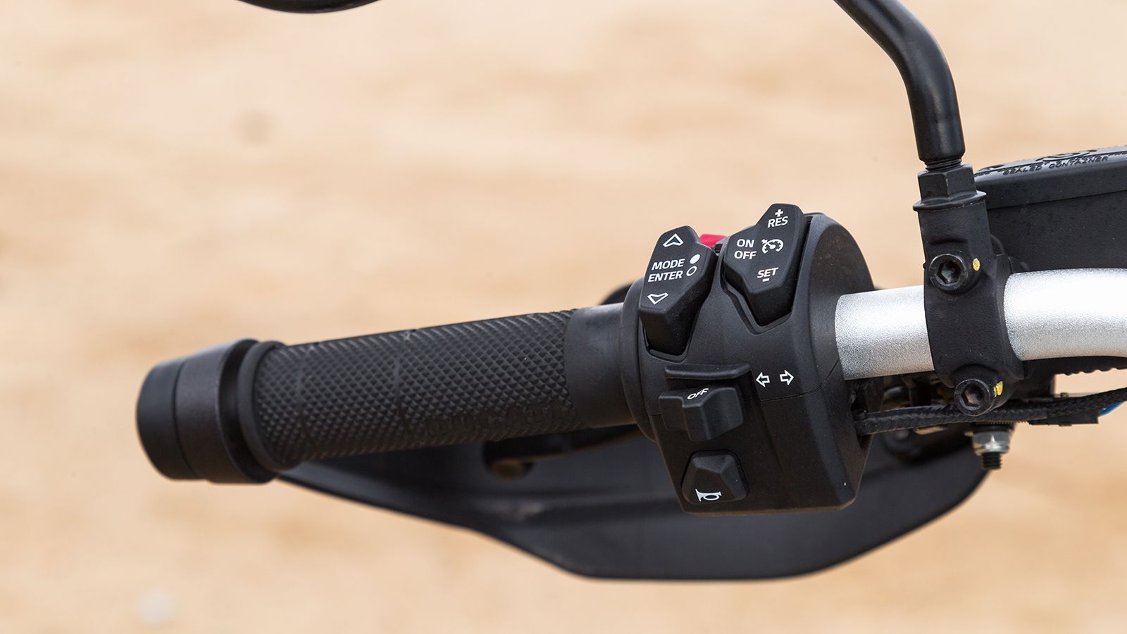 Ducati Desert-X: Ο νέος L2 βάζει «φωτιά» στη διασκέδαση με 110 ίππους