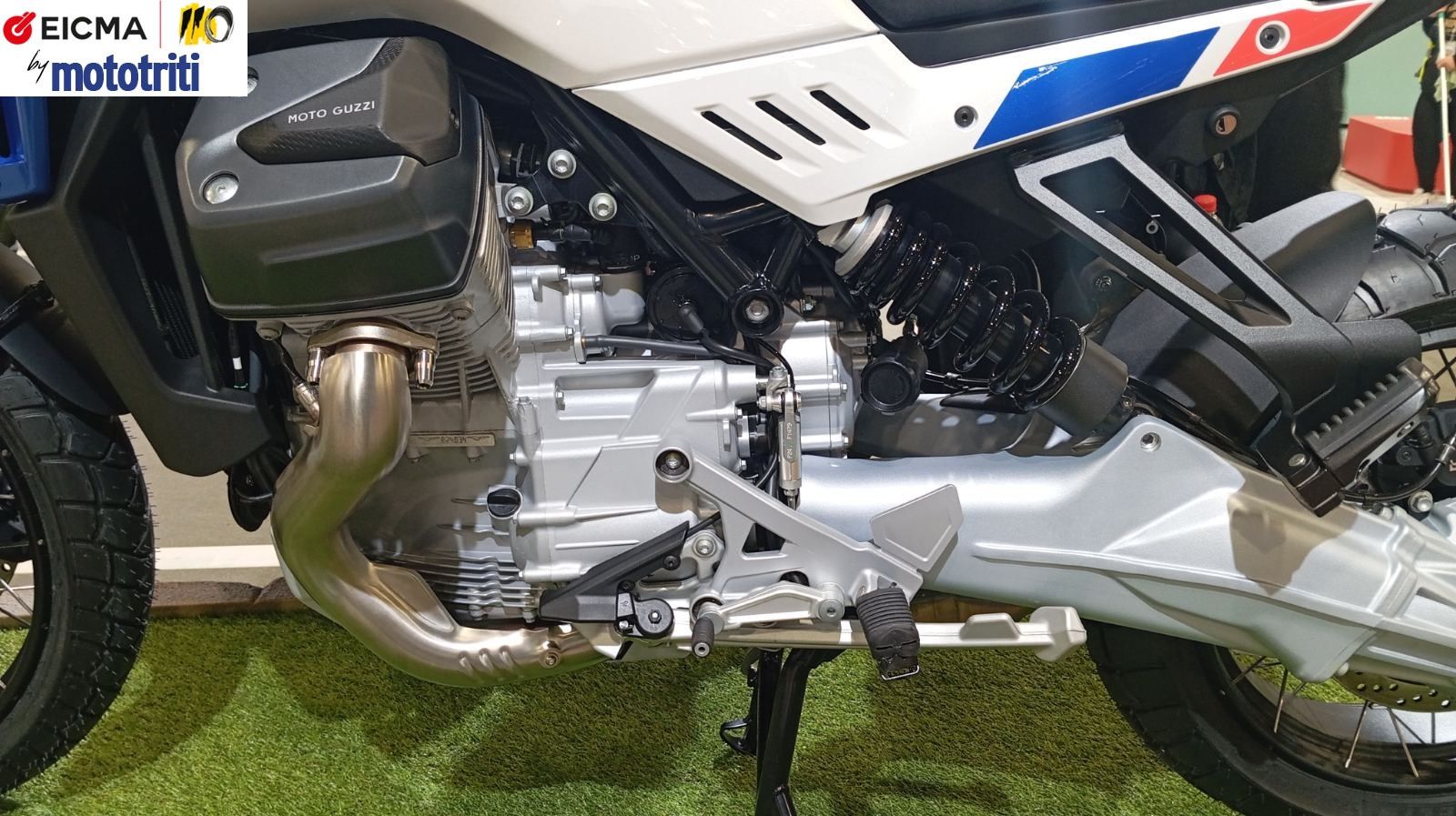 EICMA 2024: Moto Guzzi V100 Mandello και Stelvio