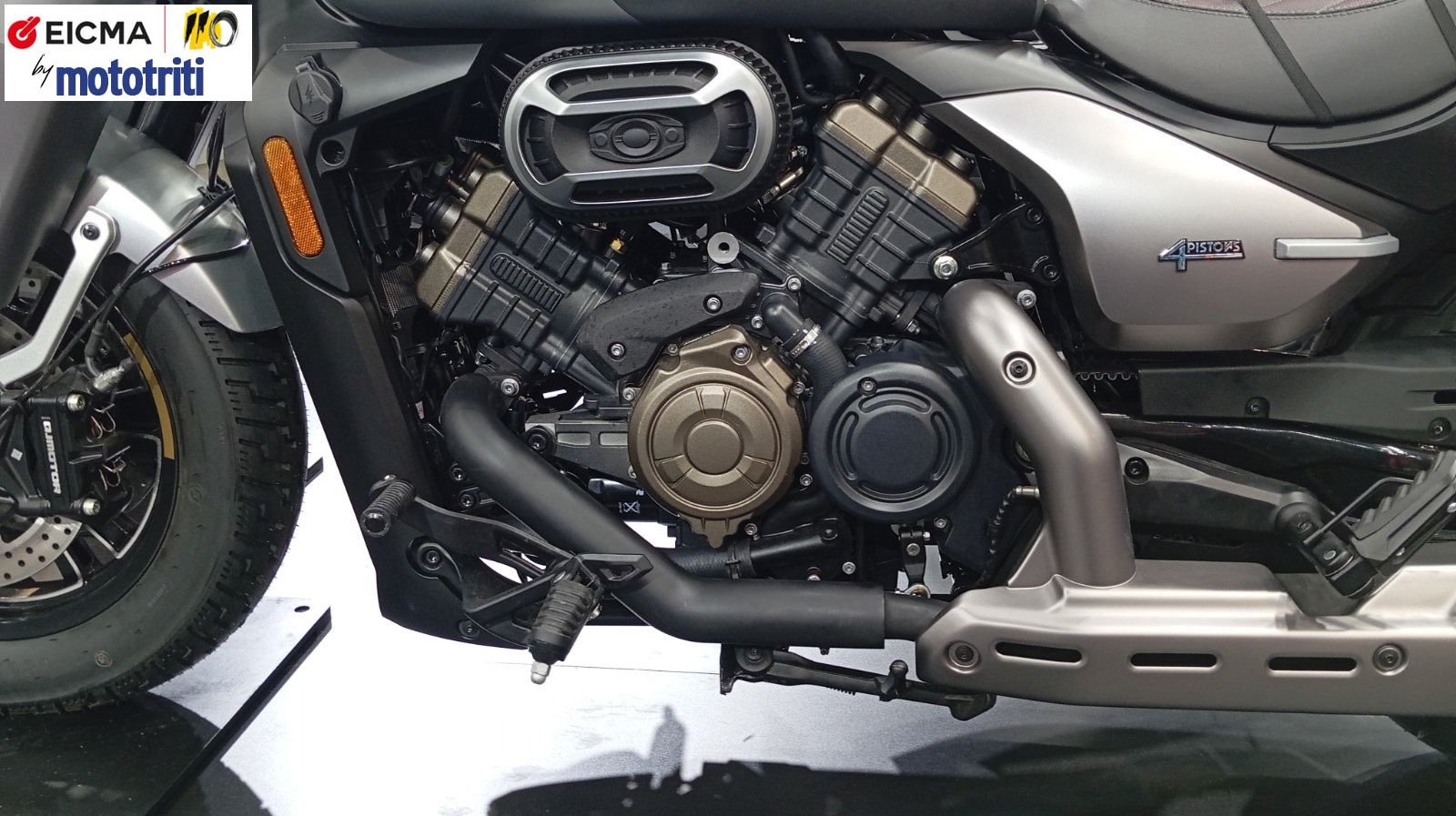 EICMA 2024: QJMOTOR SRV900V