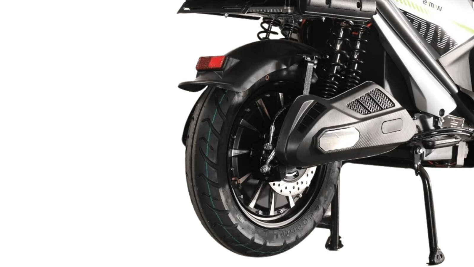 Ένα από τα βασικά κριτήρια για έναν επαγγελματία του delivery είναι η αυτονομία και η δυνατότητα κάλυψης μεγάλων αποστάσεων χωρίς διακοπή για φόρτιση 