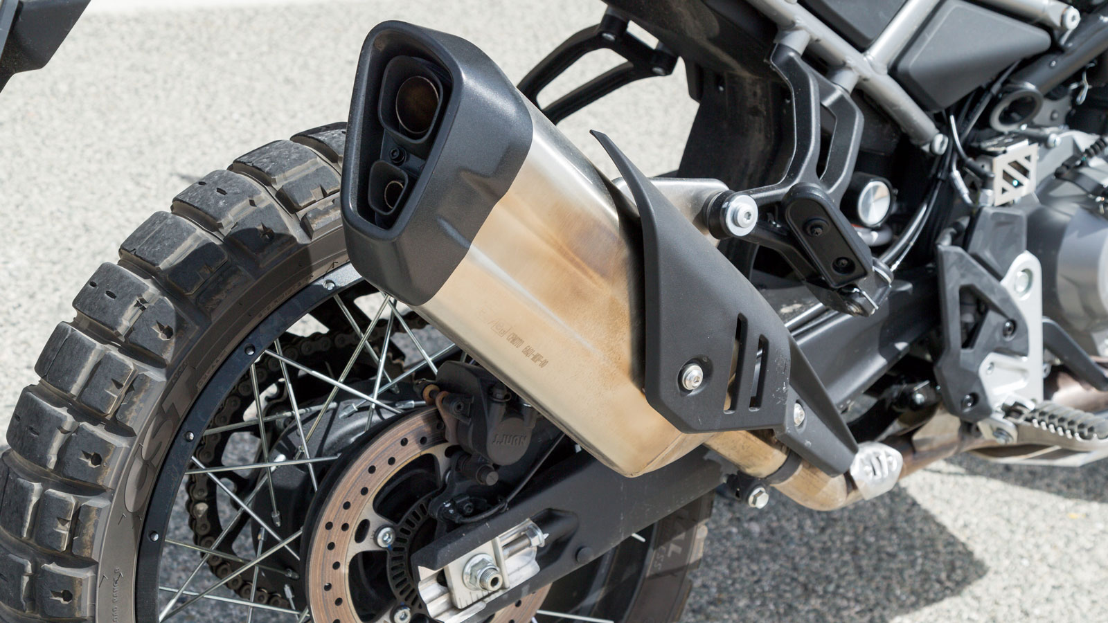 Για να επιτευχθεί αυτό, χρειάστηκαν αλλαγές στην εξάτμιση, στους εκκεντροφόρους και στο φιλτροκούτι.