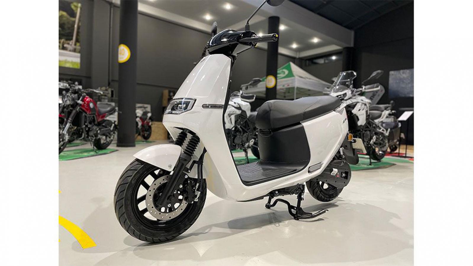 Ηλεκτρικά scooters με τελική 75-90χλμ/ω και τιμή κάτω από 3.500 ευρώ