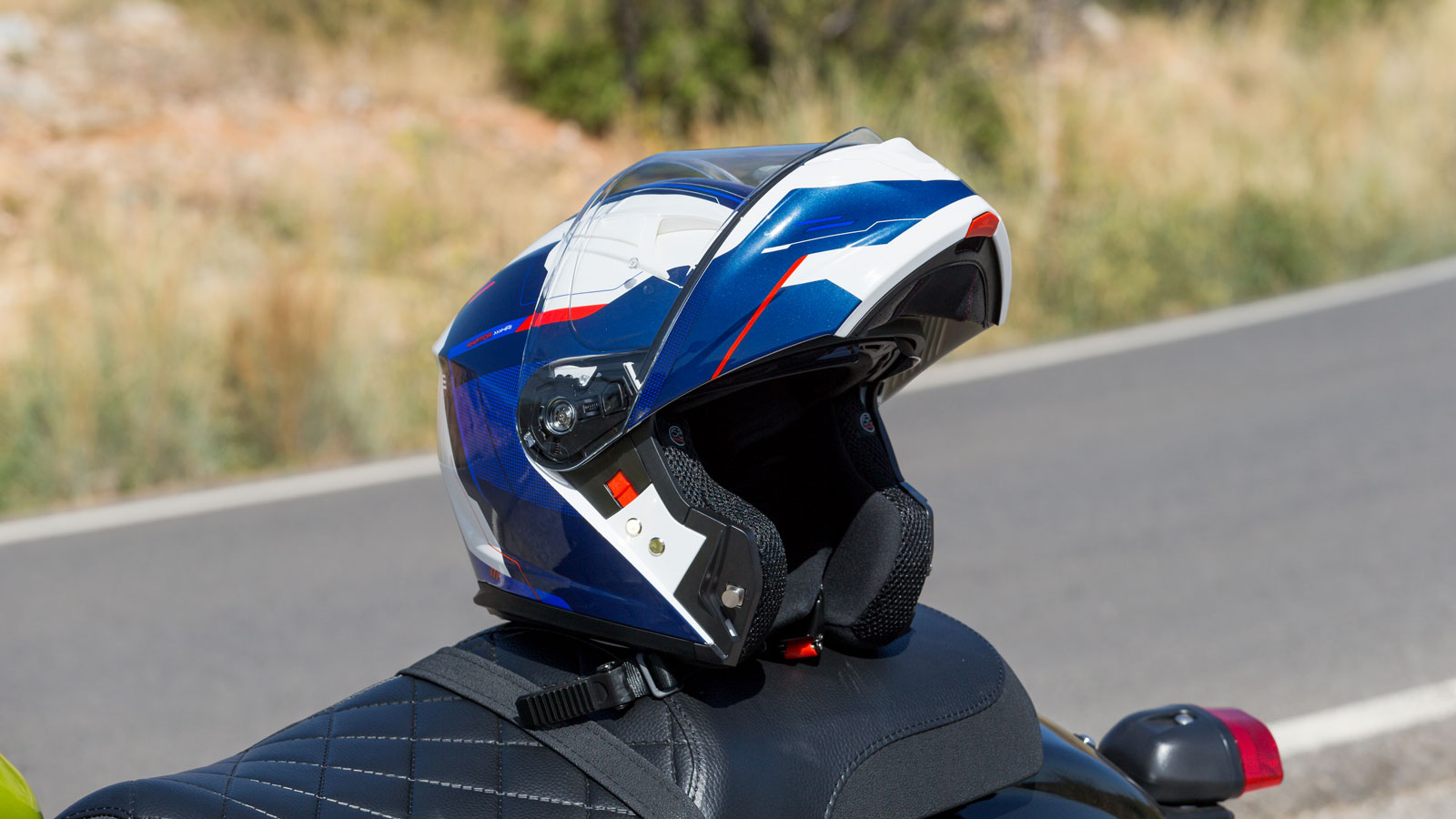 Test FSD FS-967: Ανοιγόμενο κράνος προδιαγραφών 22.06 στα 92 ευρώ 