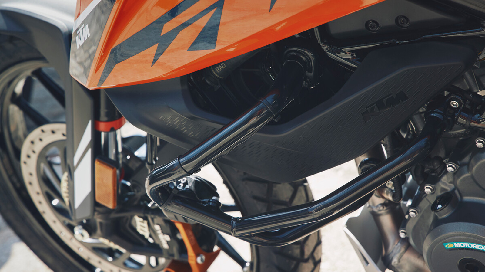 KTM 390 Adventure MY23 με δώρο τα προστατευτικά κάγκελα