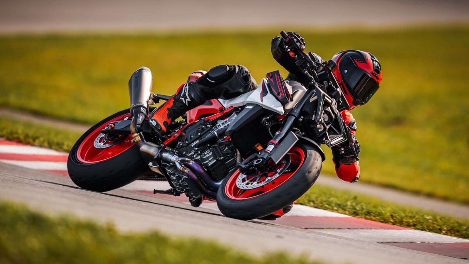 ΚΤΜ 990 Duke R: Ακόμη ισχυρότερη για το 2025