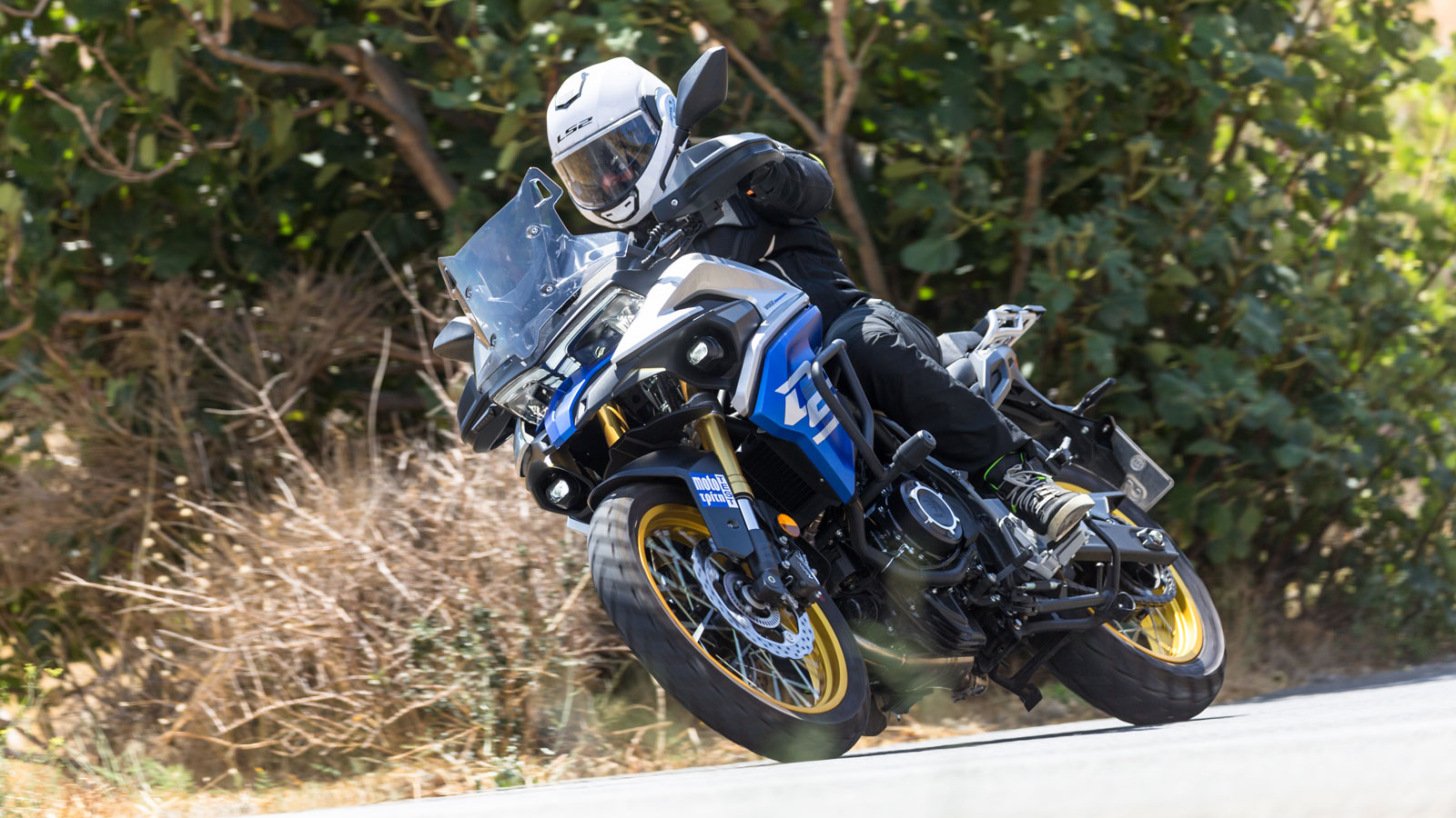 Η αυξημένη ροπή στις χαμηλομεσαίες είναι ακριβώς ό,τι χρειάζεται μια μοτοσυκλέτα που θα περάσει το μεγαλύτερο μέρος της ζωής της στον αστικό ιστό και 