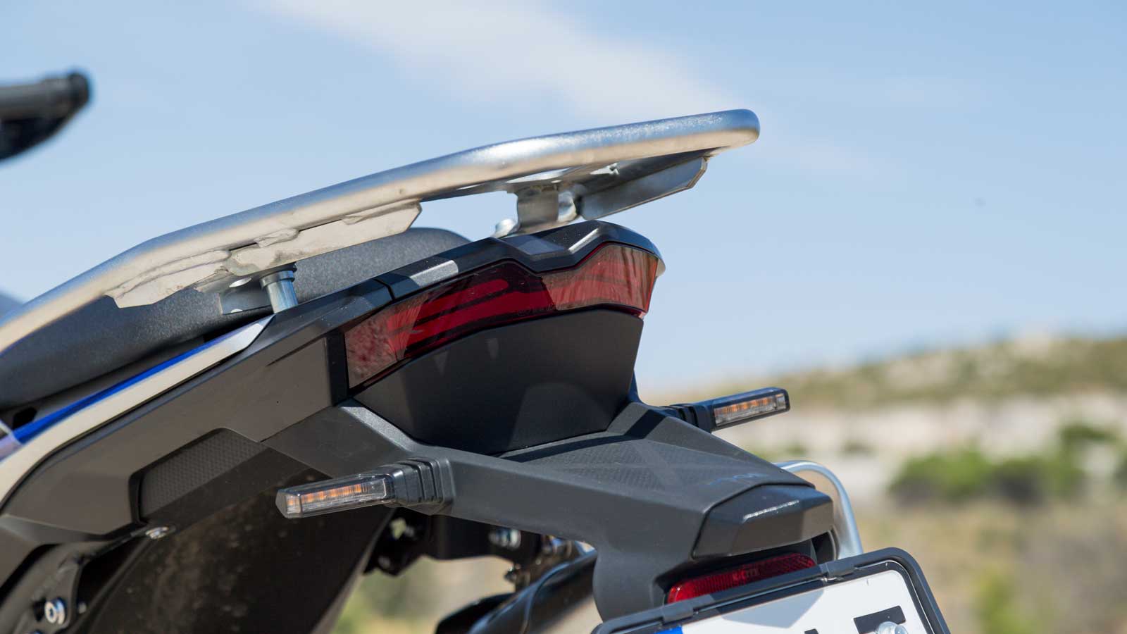 Ακόμα και η ουρά ακολουθεί την adventure σχεδιαστική φιλοσοφία.