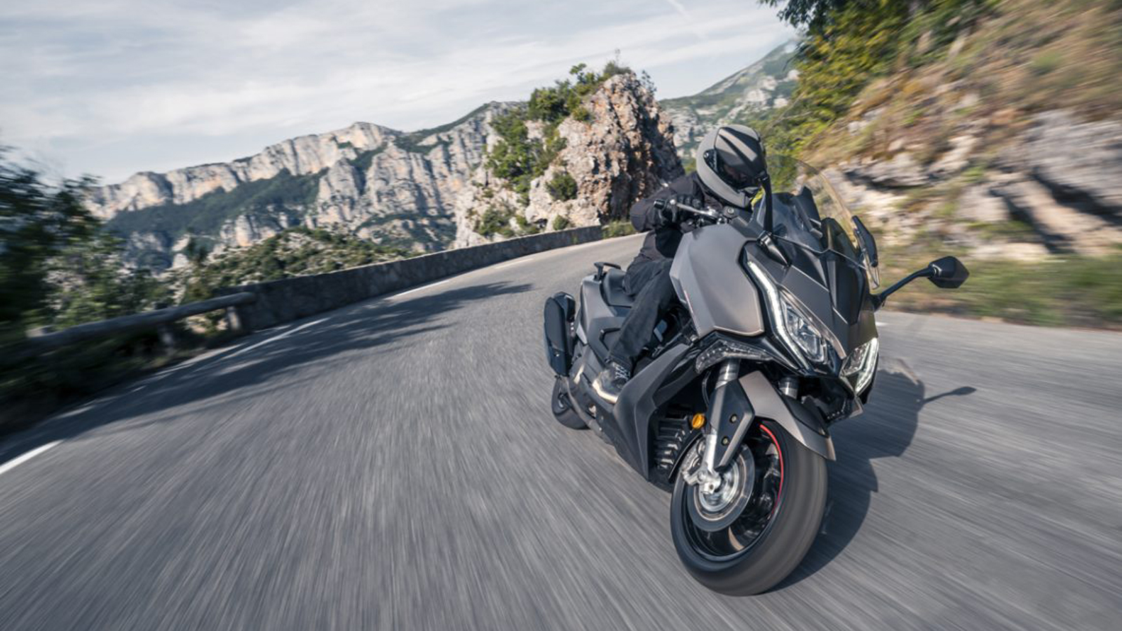 Kymco & Komobi: Απογειώνουν τεχνολογικά το AK 550 Premium