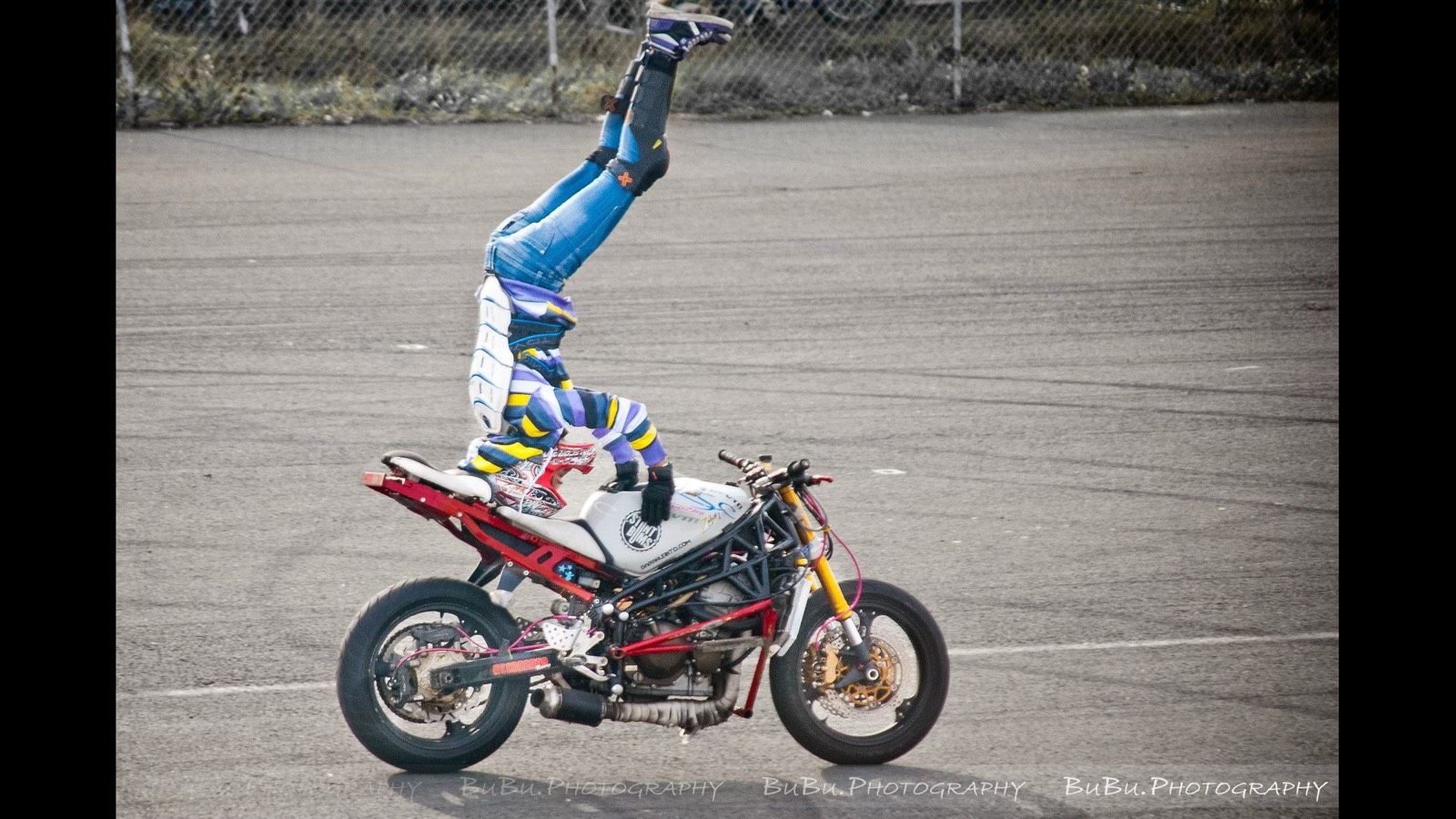 Sarah Lezito: Ποιος θα τολμήσει να της πει «να πάει να πλύνει κάνα πιάτο»; (+ video)