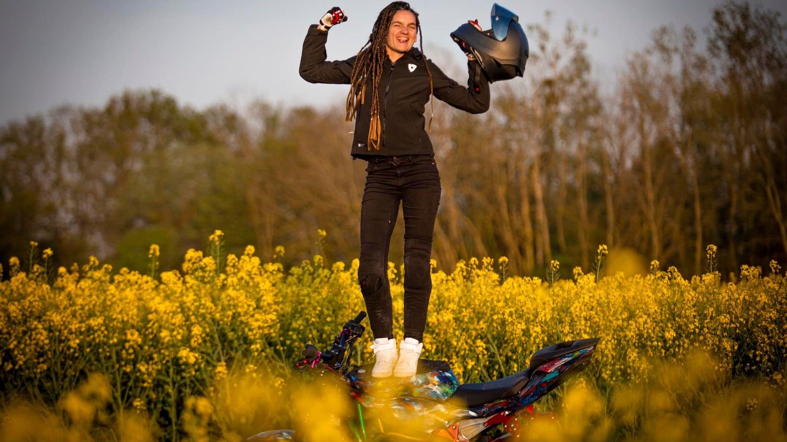 Sarah Lezito: Ποιος θα τολμήσει να της πει «να πάει να πλύνει κάνα πιάτο»; (+ video)