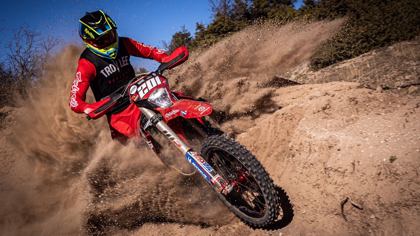 GET ON THE GAS και READY TO RACE επιτυχίες για τη MIMIKOS MOTORCORE