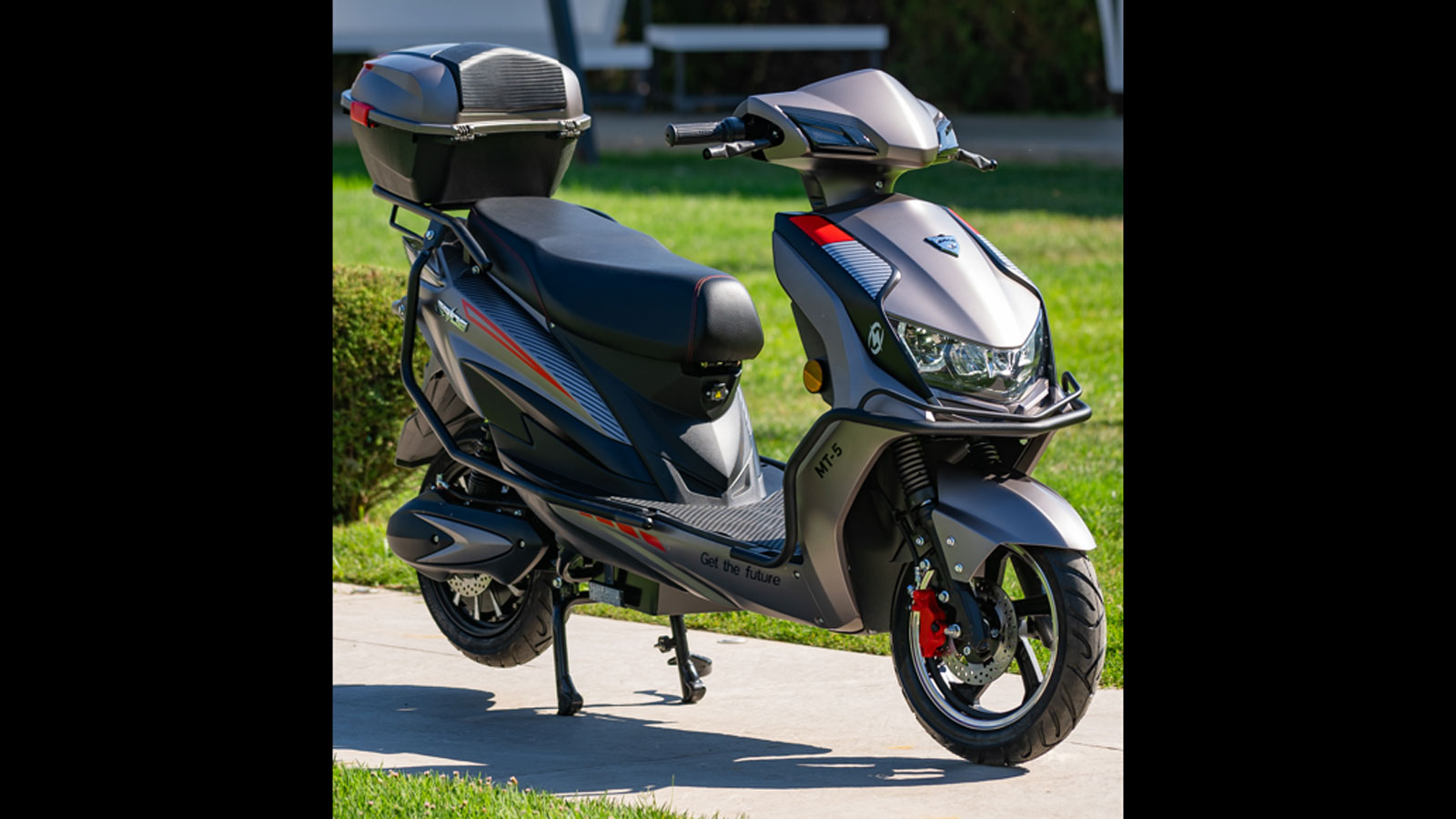 Λύσεις από την ESF Electromobility για scooter που οδηγούνται χωρίς δίπλωμα